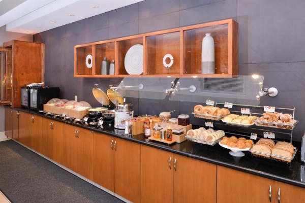 SpringHill Suites by Marriott Corona Riverside image 18